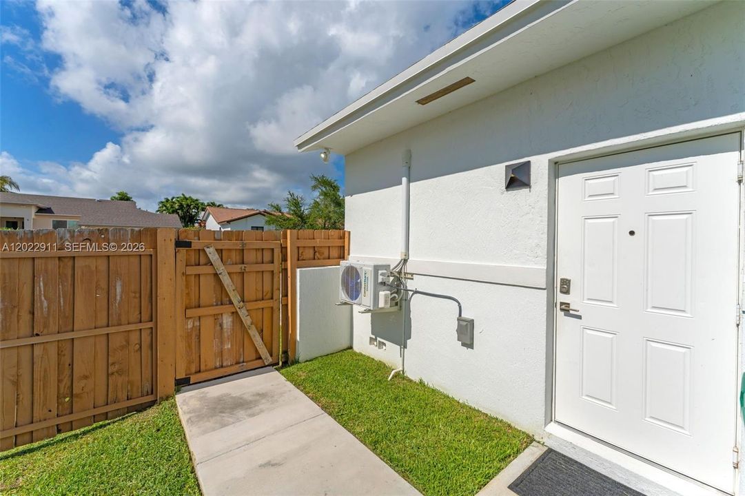 For Sale: $835,000 (4 beds, 3 baths, 1979 Square Feet)