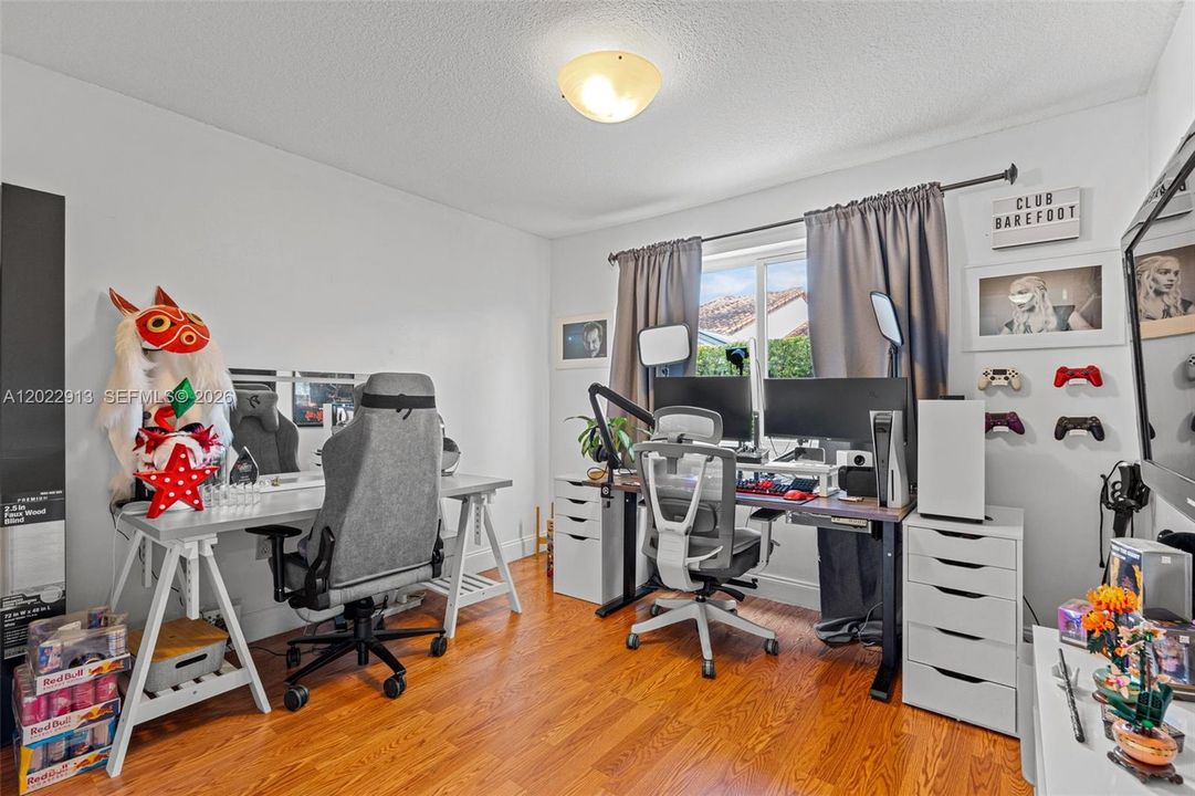 En Venta: $740,000 (4 camas, 3 baños, 2155 Pies cuadrados)