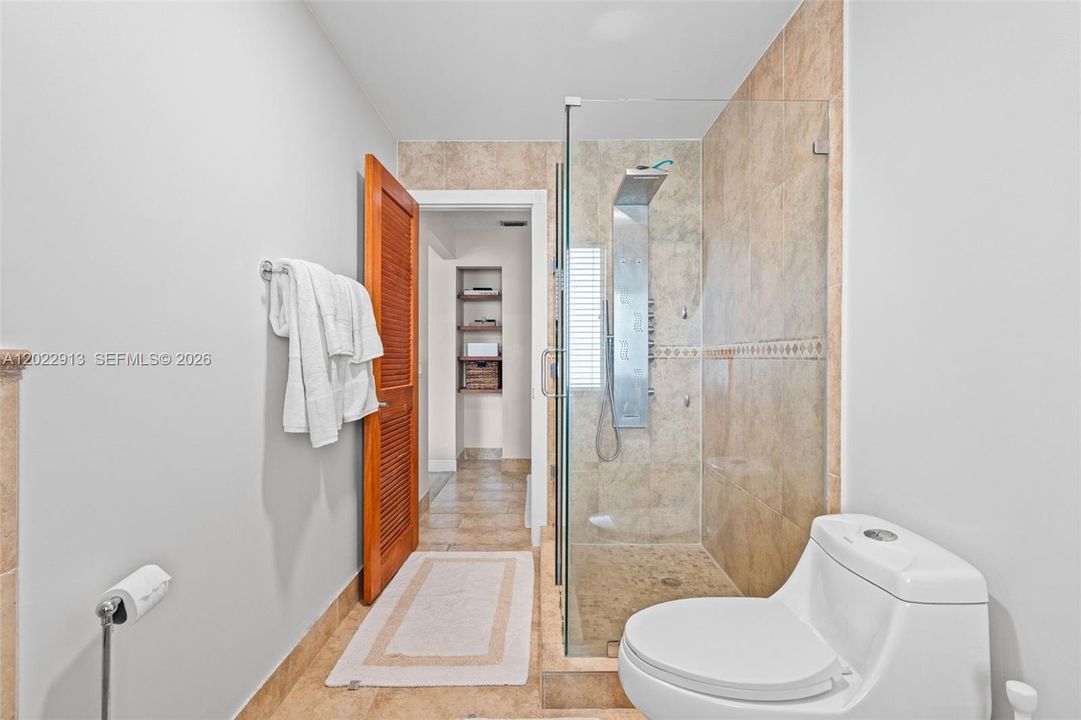 En Venta: $740,000 (4 camas, 3 baños, 2155 Pies cuadrados)