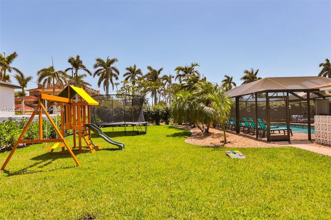 For Sale: $515,000 (3 beds, 2 baths, 1958 Square Feet)