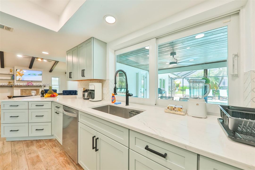 For Sale: $515,000 (3 beds, 2 baths, 1958 Square Feet)
