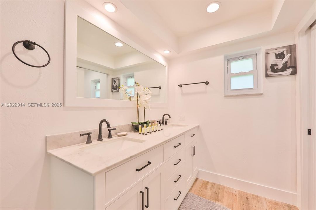For Sale: $515,000 (3 beds, 2 baths, 1958 Square Feet)
