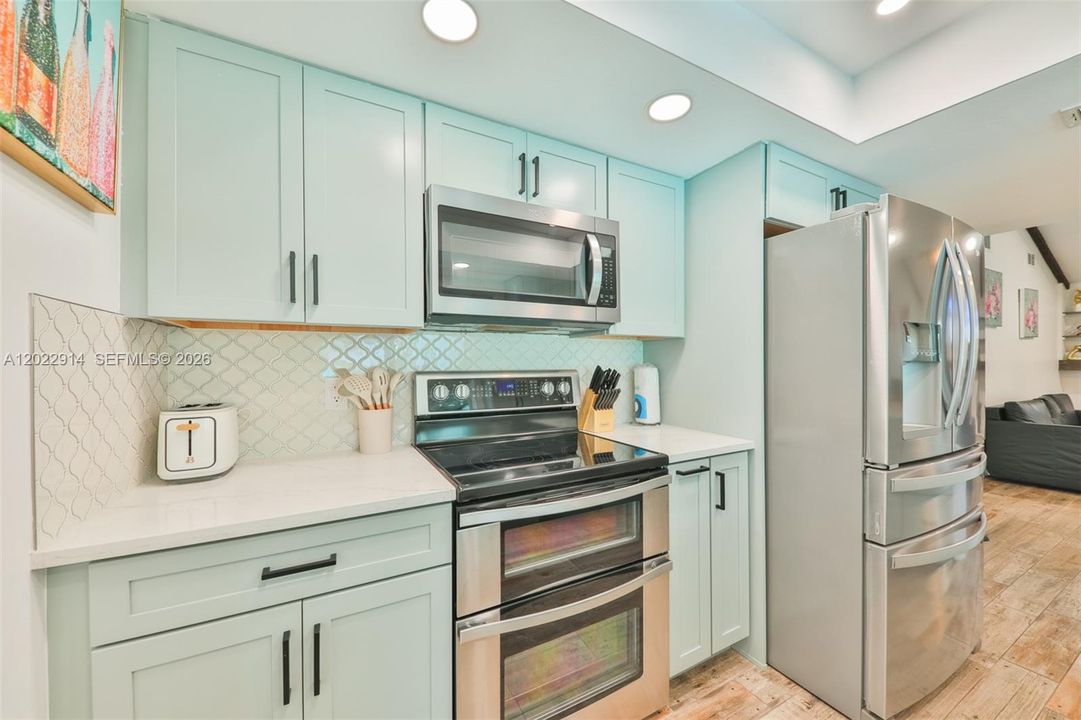 For Sale: $515,000 (3 beds, 2 baths, 1958 Square Feet)