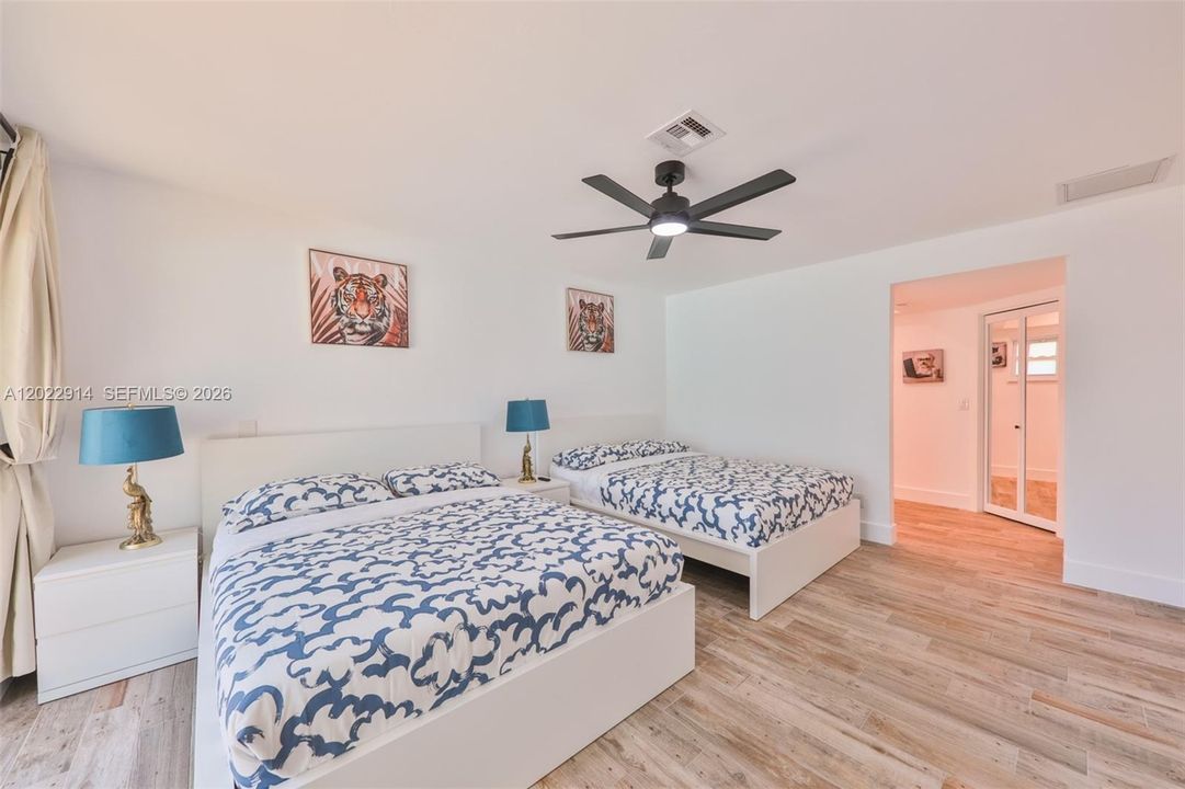 For Sale: $515,000 (3 beds, 2 baths, 1958 Square Feet)