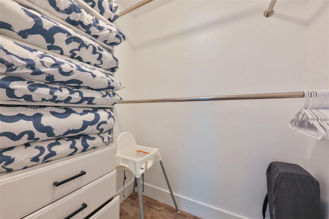 For Sale: $515,000 (3 beds, 2 baths, 1958 Square Feet)