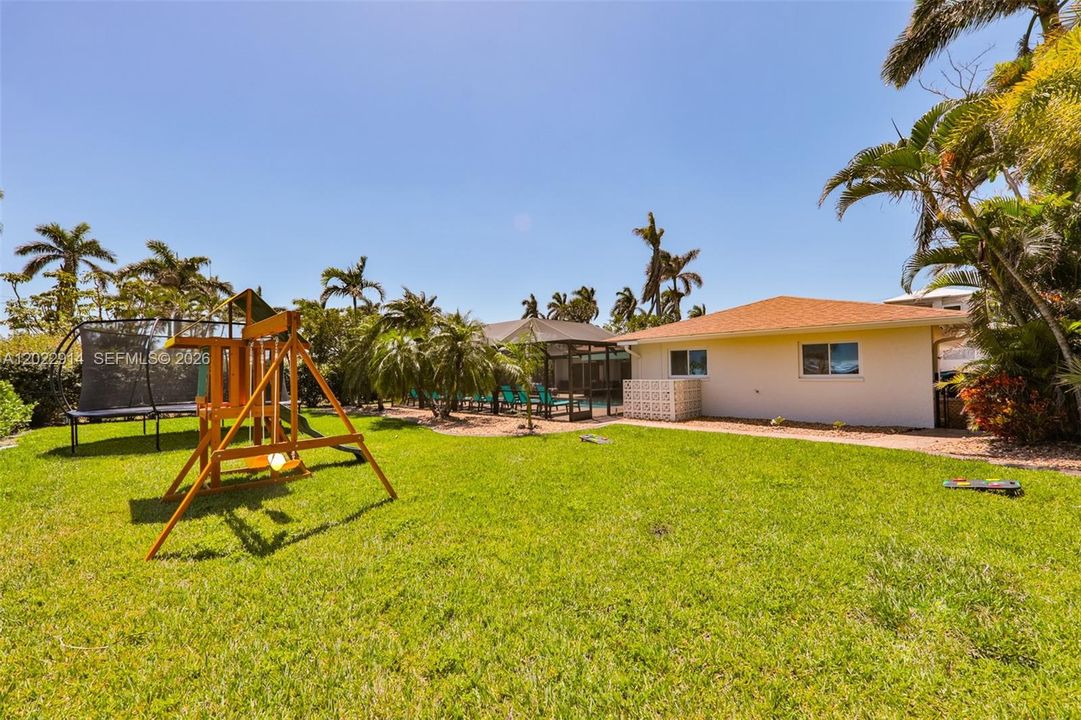 For Sale: $515,000 (3 beds, 2 baths, 1958 Square Feet)