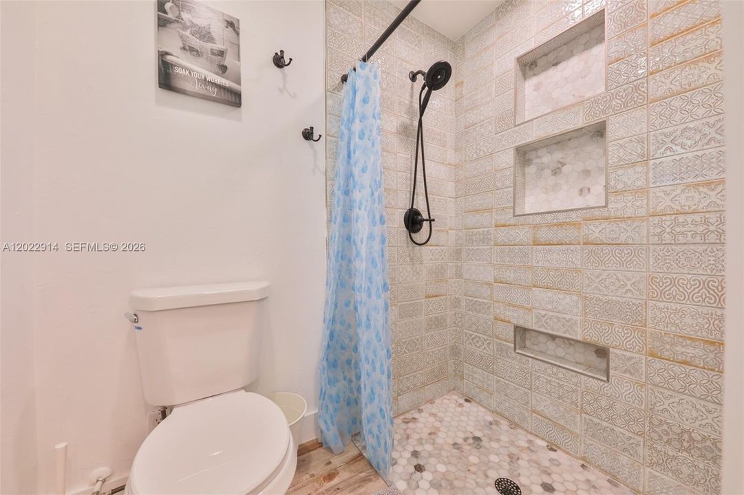 For Sale: $515,000 (3 beds, 2 baths, 1958 Square Feet)
