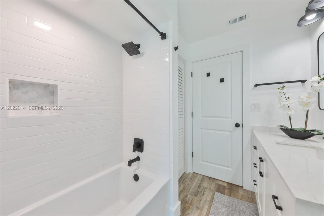 For Sale: $515,000 (3 beds, 2 baths, 1958 Square Feet)
