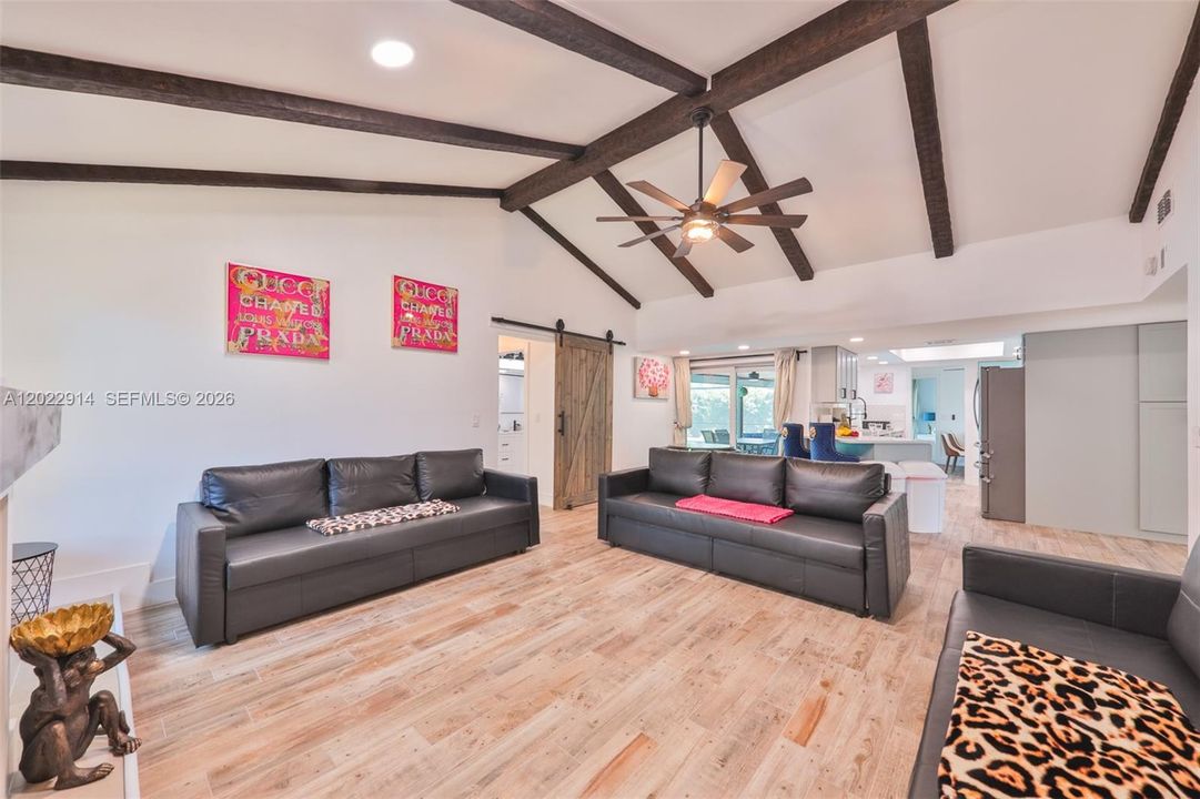 For Sale: $515,000 (3 beds, 2 baths, 1958 Square Feet)