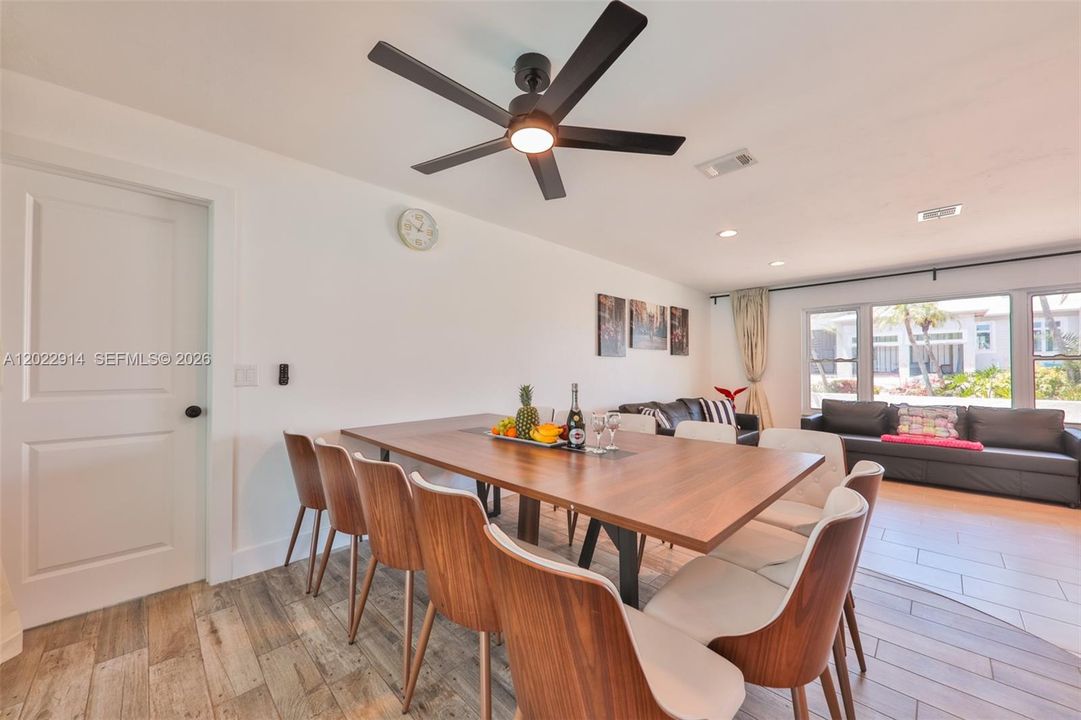 For Sale: $515,000 (3 beds, 2 baths, 1958 Square Feet)