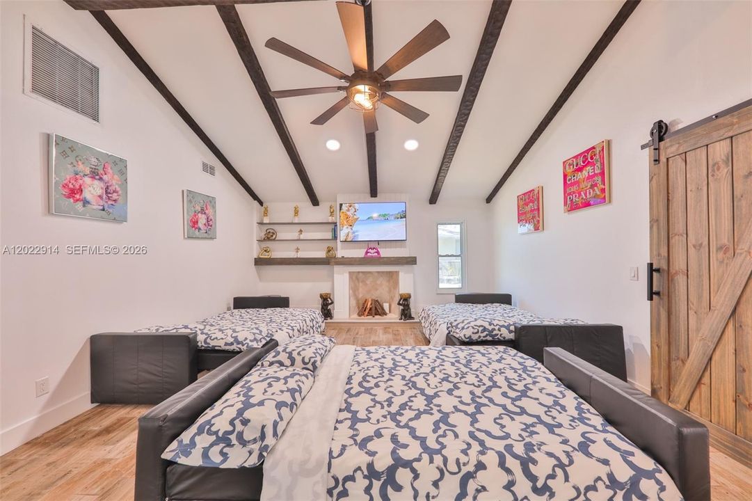 For Sale: $515,000 (3 beds, 2 baths, 1958 Square Feet)