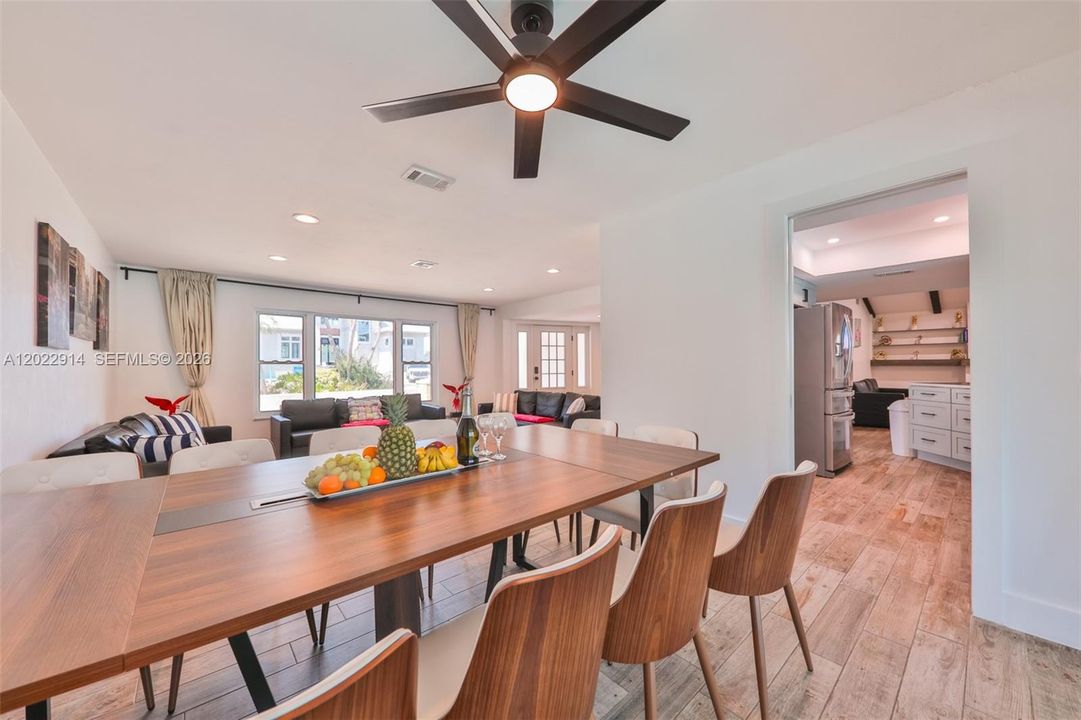 For Sale: $515,000 (3 beds, 2 baths, 1958 Square Feet)