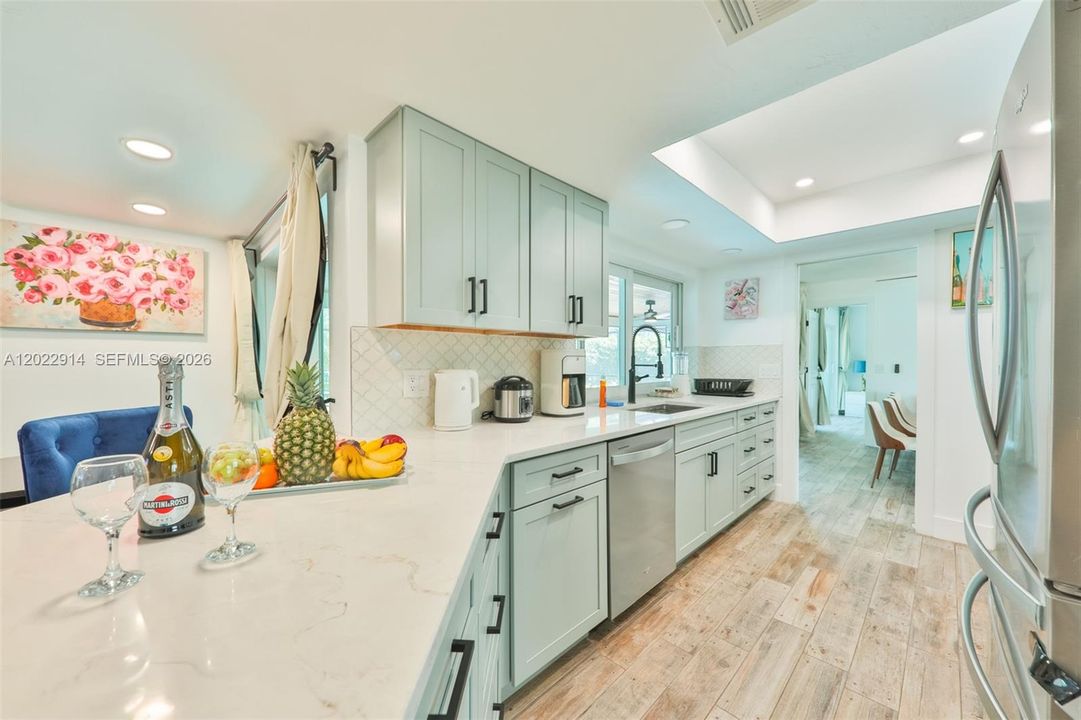 For Sale: $515,000 (3 beds, 2 baths, 1958 Square Feet)