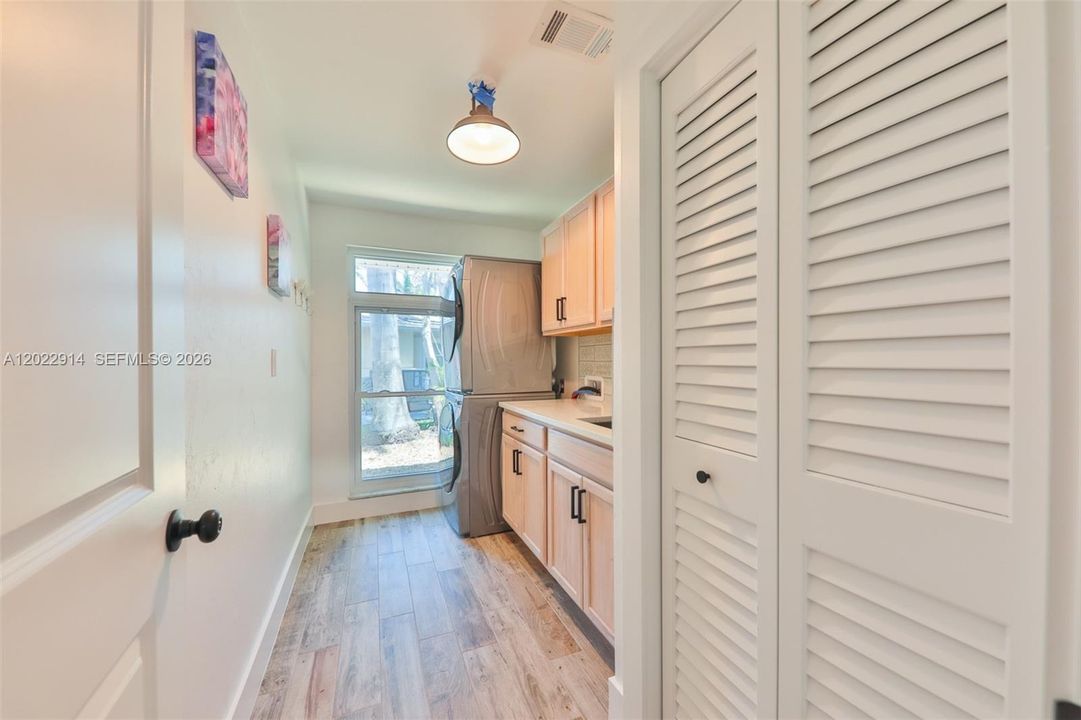 For Sale: $515,000 (3 beds, 2 baths, 1958 Square Feet)