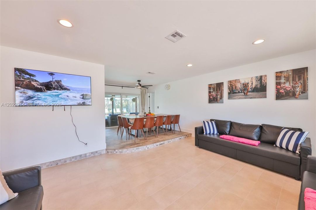 For Sale: $515,000 (3 beds, 2 baths, 1958 Square Feet)