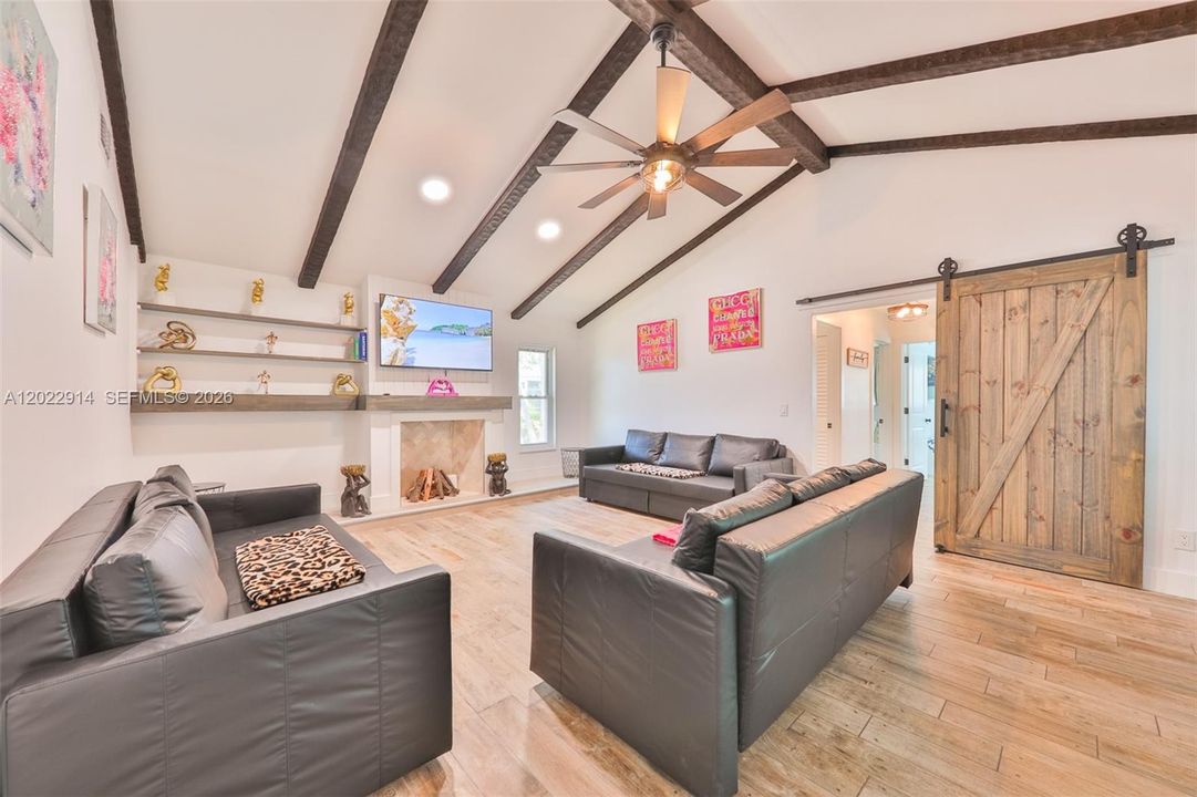 For Sale: $515,000 (3 beds, 2 baths, 1958 Square Feet)