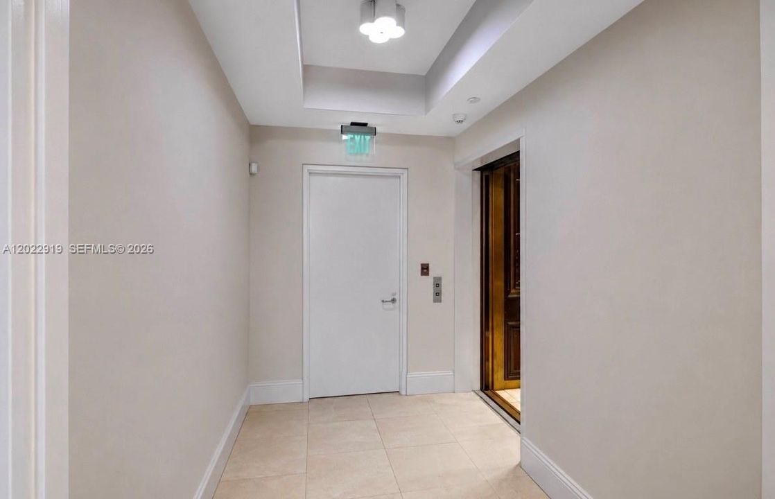 Activo con contrato: $13,000 (3 camas, 3 baños, 2220 Pies cuadrados)