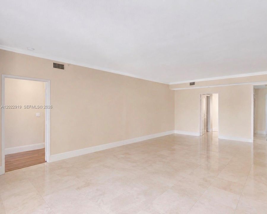 Activo con contrato: $13,000 (3 camas, 3 baños, 2220 Pies cuadrados)