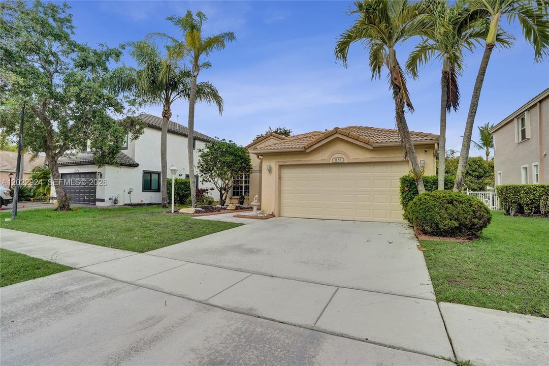 For Sale: $660,000 (3 beds, 2 baths, 1889 Square Feet)