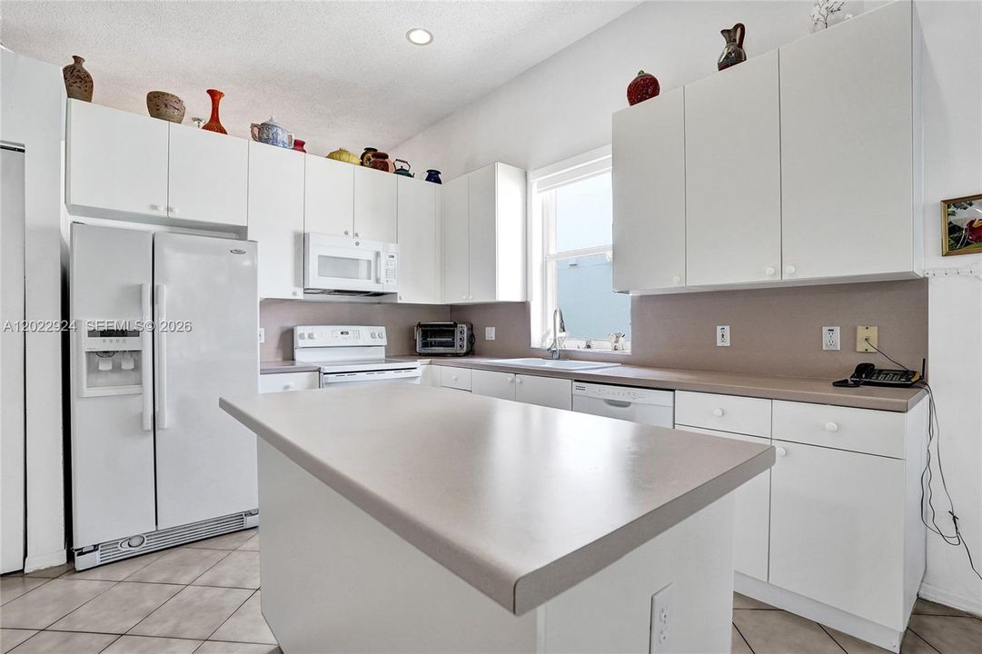 For Sale: $660,000 (3 beds, 2 baths, 1889 Square Feet)