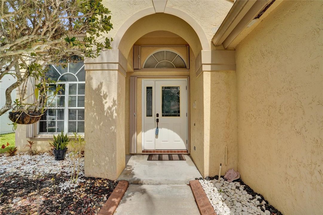 For Sale: $660,000 (3 beds, 2 baths, 1889 Square Feet)