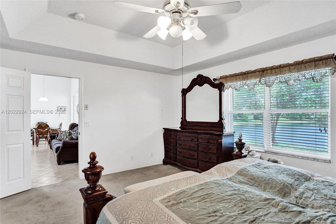 For Sale: $660,000 (3 beds, 2 baths, 1889 Square Feet)
