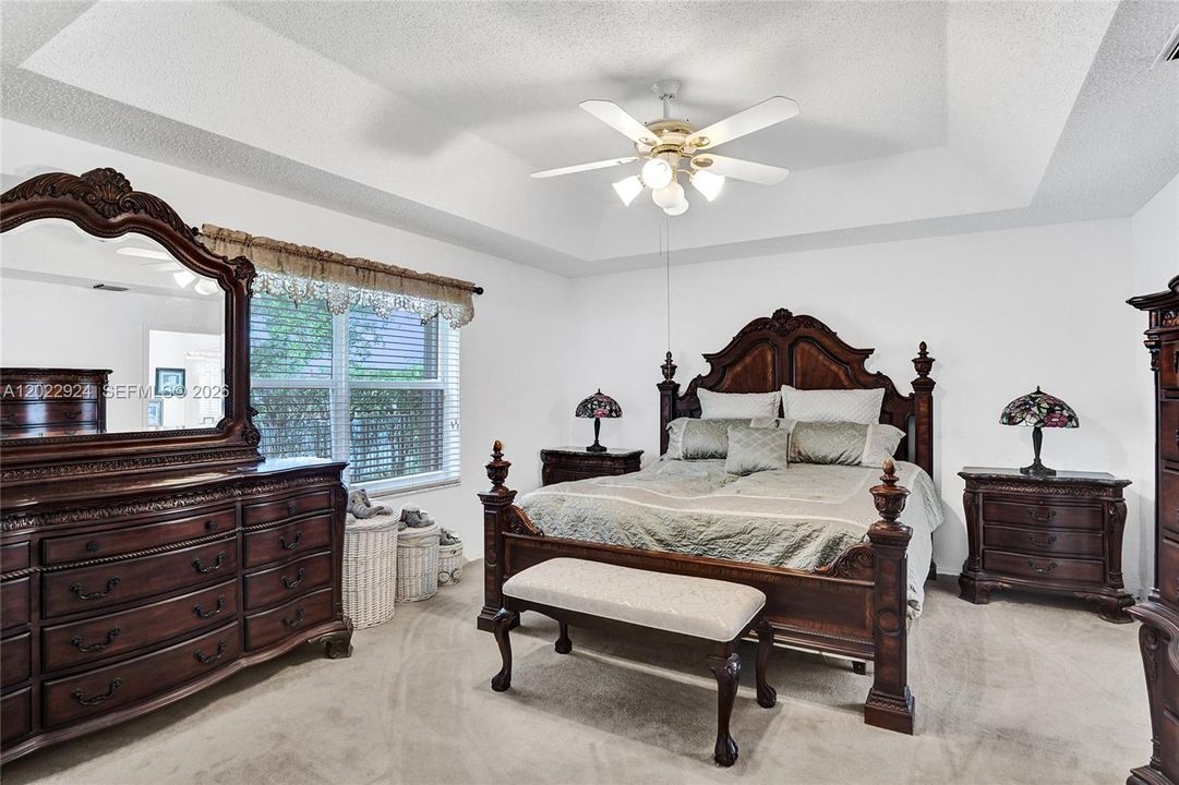 For Sale: $660,000 (3 beds, 2 baths, 1889 Square Feet)