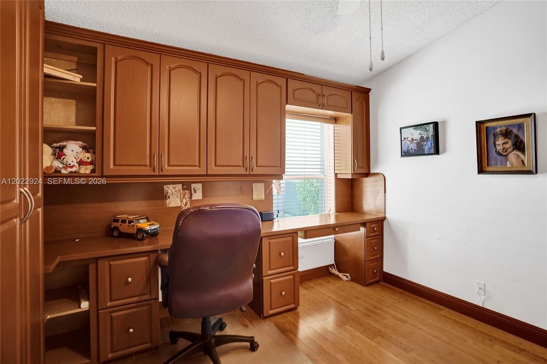 For Sale: $660,000 (3 beds, 2 baths, 1889 Square Feet)