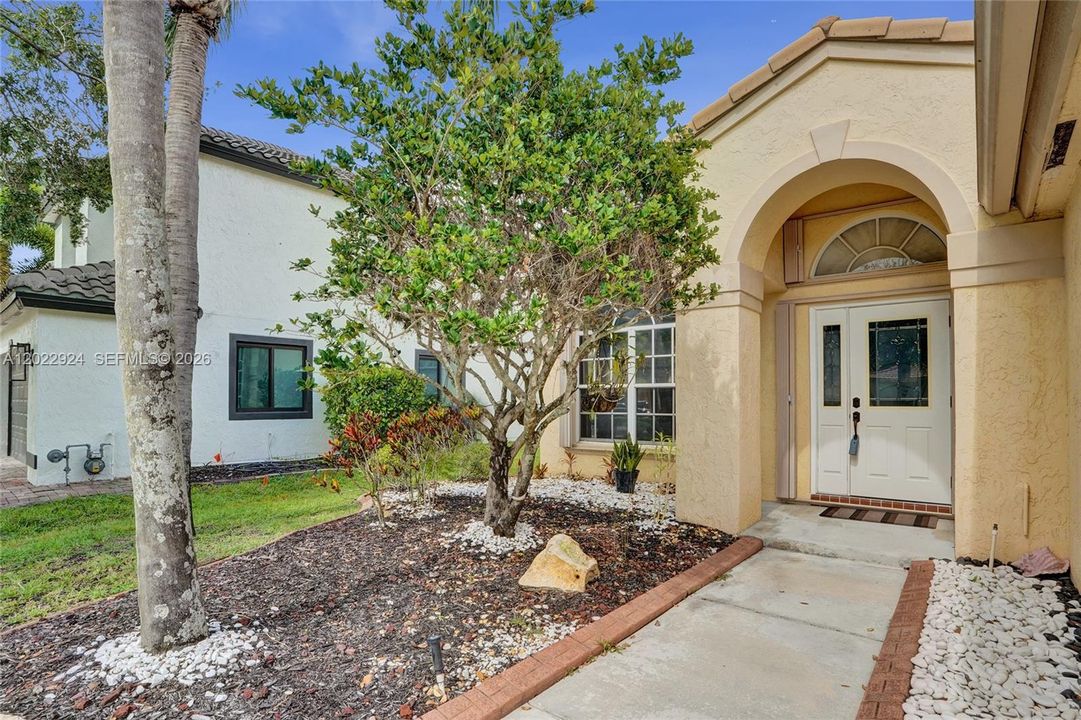 For Sale: $660,000 (3 beds, 2 baths, 1889 Square Feet)