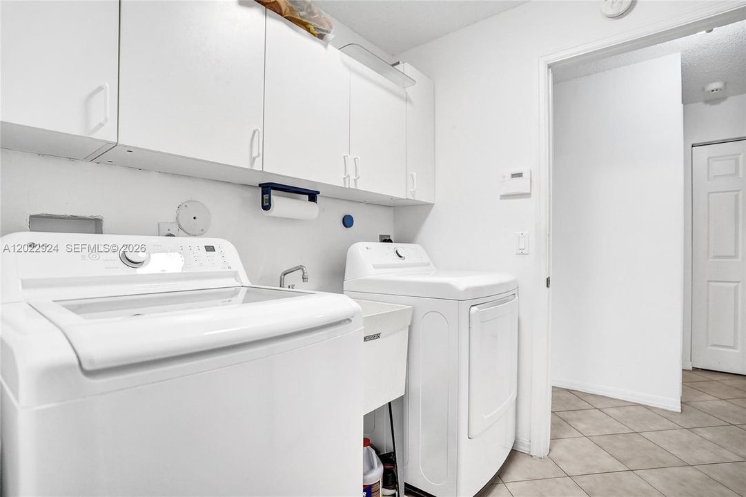 For Sale: $660,000 (3 beds, 2 baths, 1889 Square Feet)