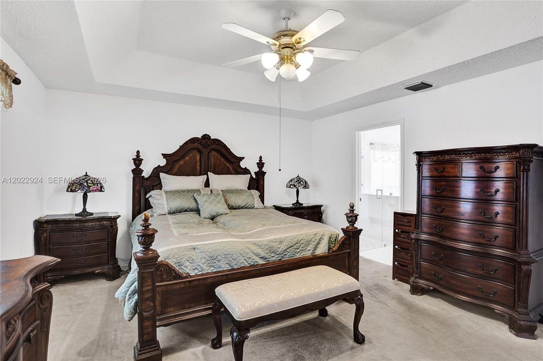 For Sale: $660,000 (3 beds, 2 baths, 1889 Square Feet)