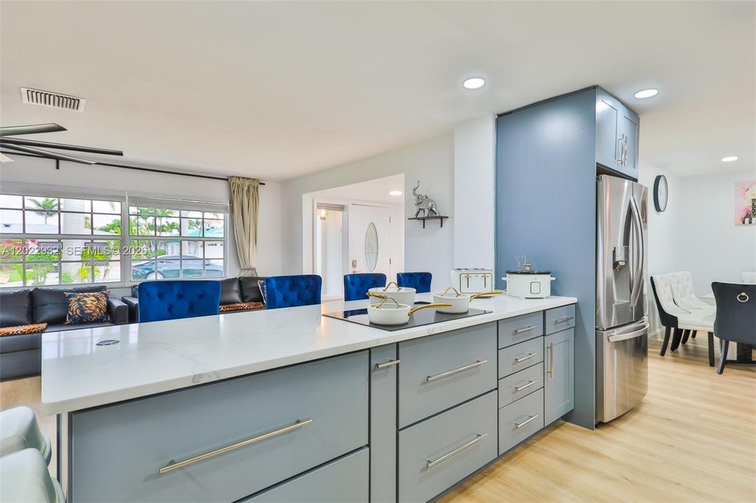 En Venta: $729,000 (4 camas, 2 baños, 1782 Pies cuadrados)