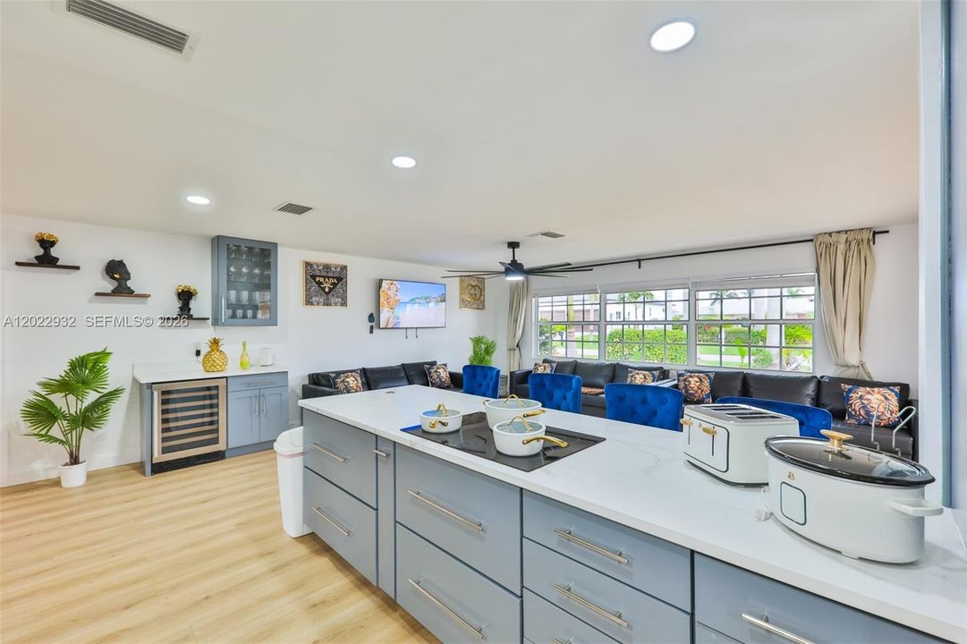 En Venta: $729,000 (4 camas, 2 baños, 1782 Pies cuadrados)