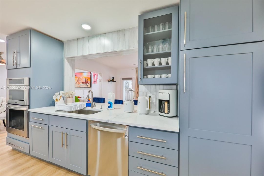 En Venta: $729,000 (4 camas, 2 baños, 1782 Pies cuadrados)
