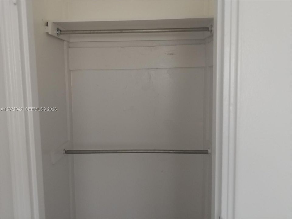 For Rent: $1,450 (1 beds, 1 baths, 2233 Square Feet)