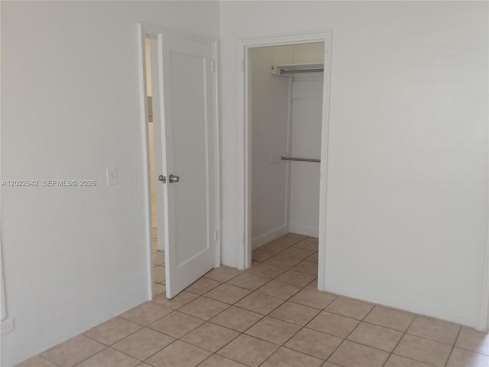 For Rent: $1,450 (1 beds, 1 baths, 2233 Square Feet)
