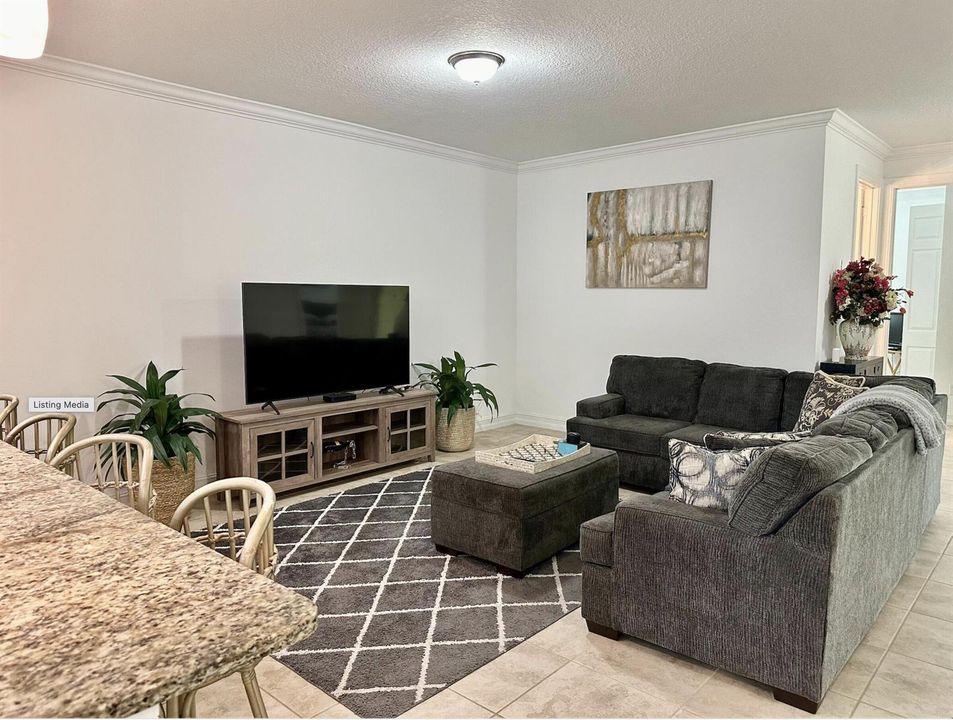 6112 Cullen Living Room VIew