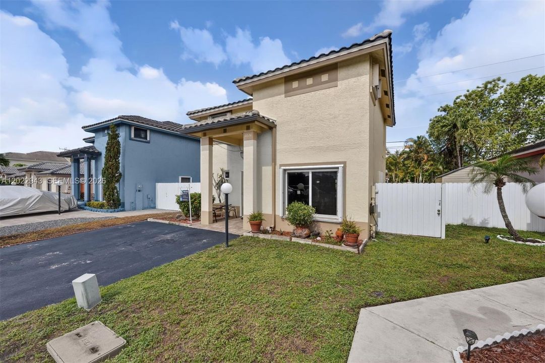 For Sale: $595,000 (3 beds, 2 baths, 1520 Square Feet)