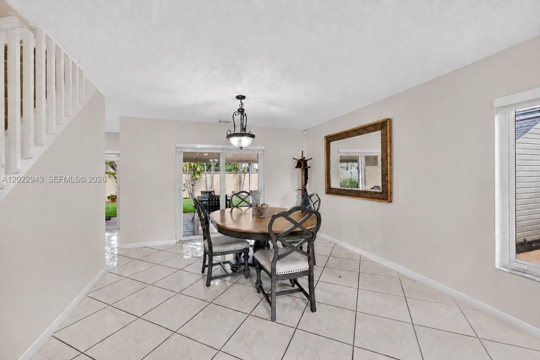 For Sale: $595,000 (3 beds, 2 baths, 1520 Square Feet)