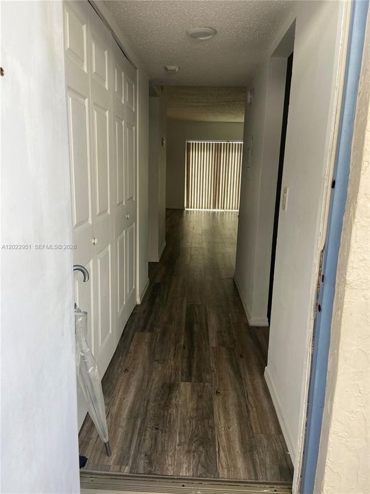 На продажу: $149,900 (2 спален, 2 ванн, 946 Квадратных фут)