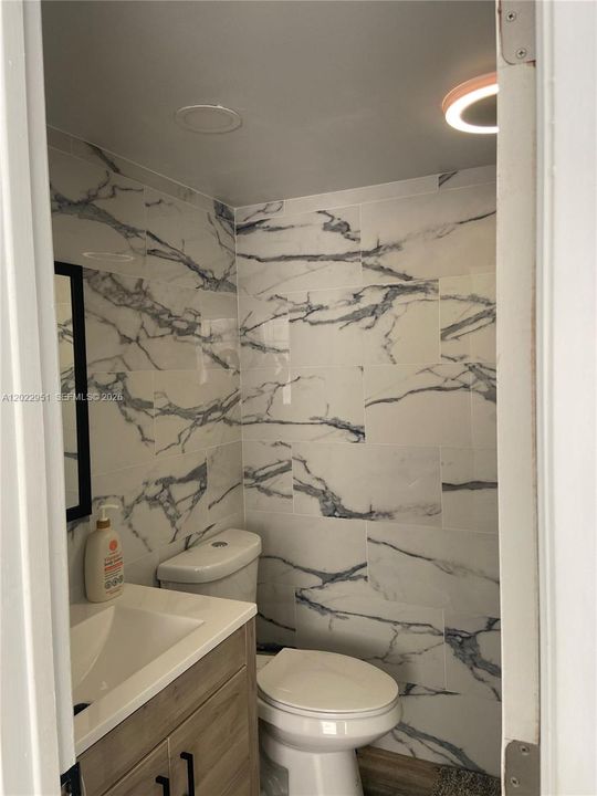 На продажу: $149,900 (2 спален, 2 ванн, 946 Квадратных фут)