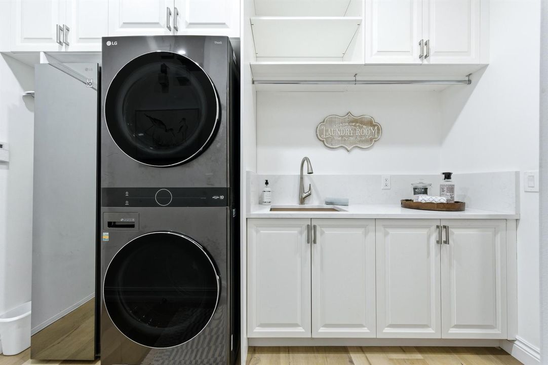 Built-in clothing steam closet