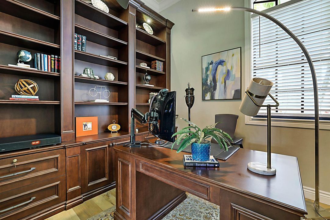 Libray-style office