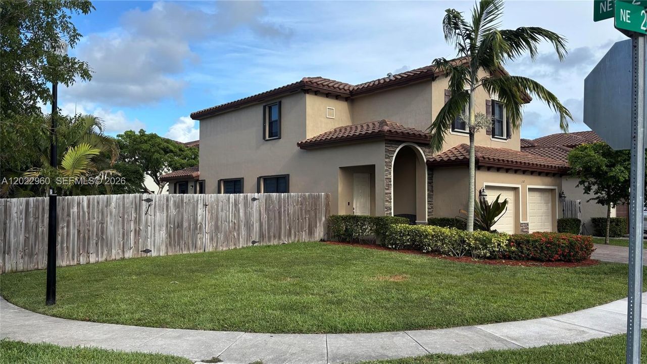 En Venta: $779,000 (5 camas, 3 baños, 2894 Pies cuadrados)