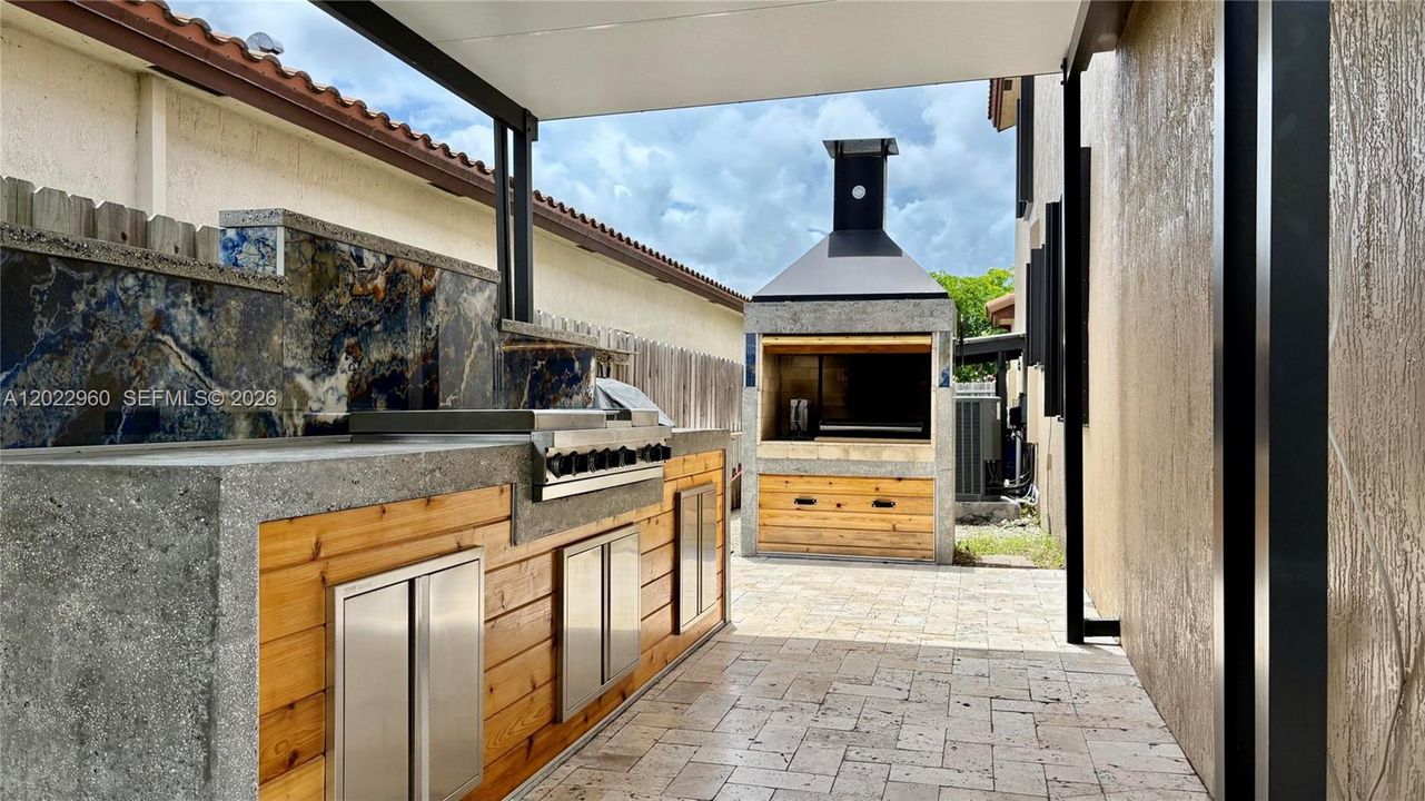 En Venta: $779,000 (5 camas, 3 baños, 2894 Pies cuadrados)