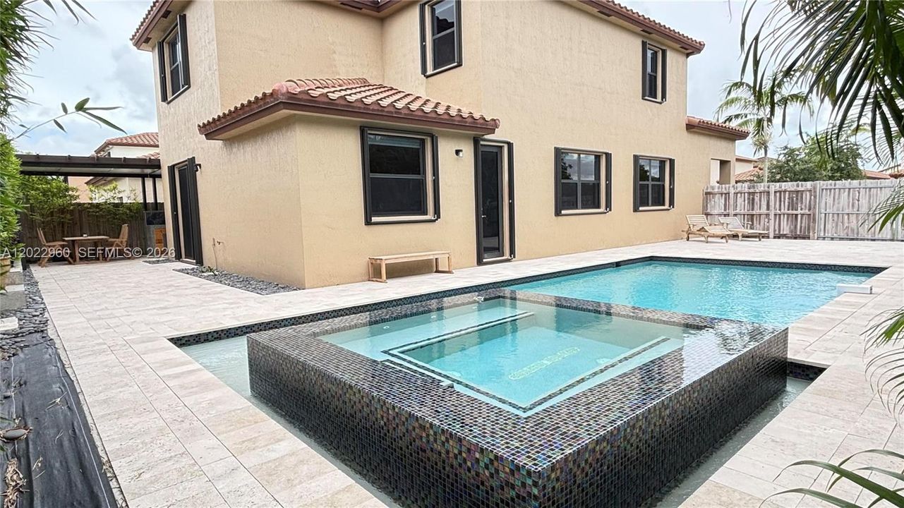 En Venta: $779,000 (5 camas, 3 baños, 2894 Pies cuadrados)