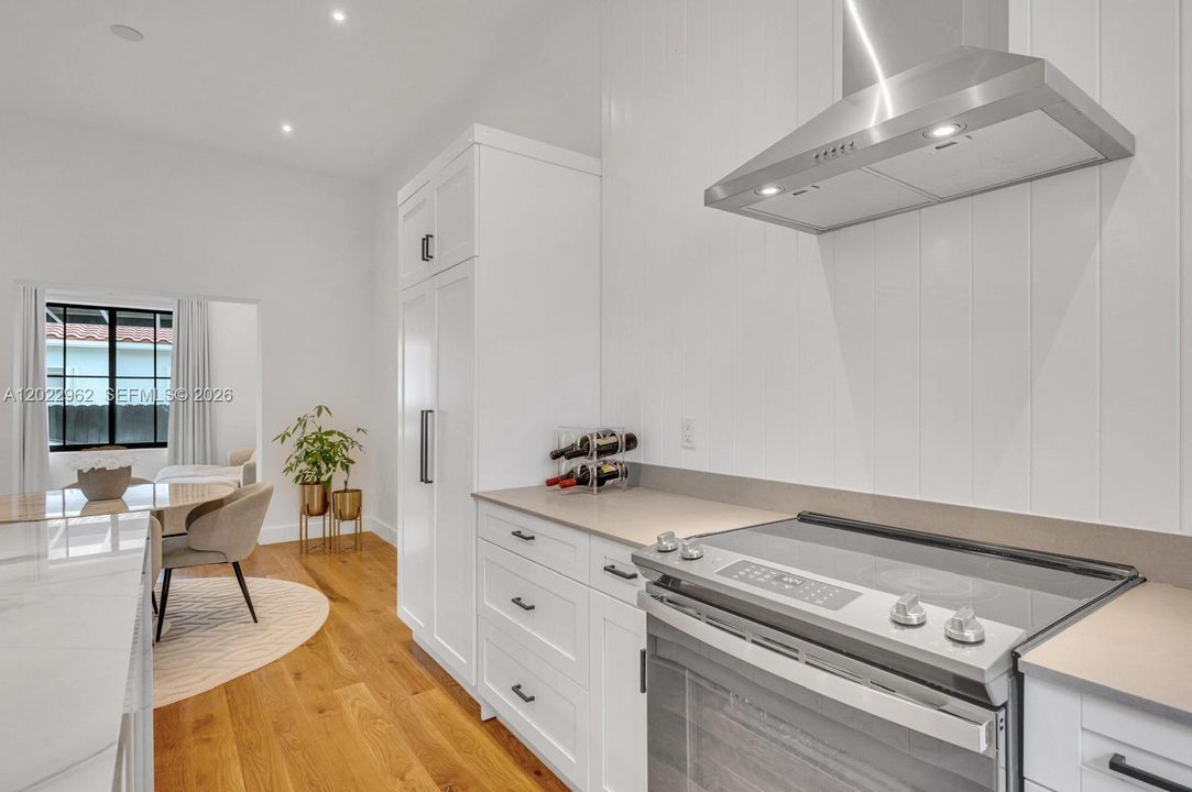 В аренду: $8,995 (4 спален, 3 ванн, 2075 Квадратных фут)