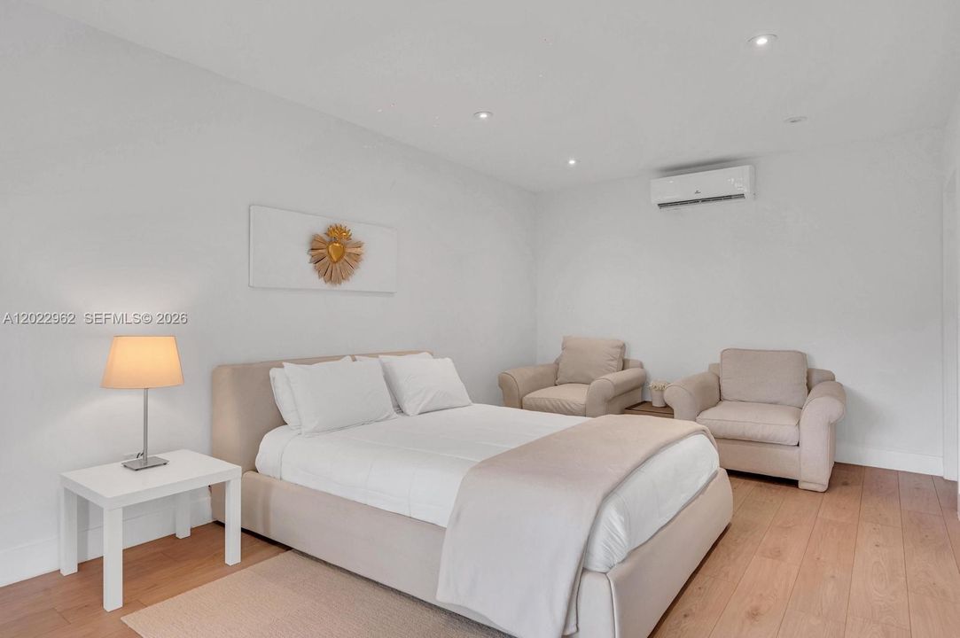 В аренду: $8,995 (4 спален, 3 ванн, 2075 Квадратных фут)