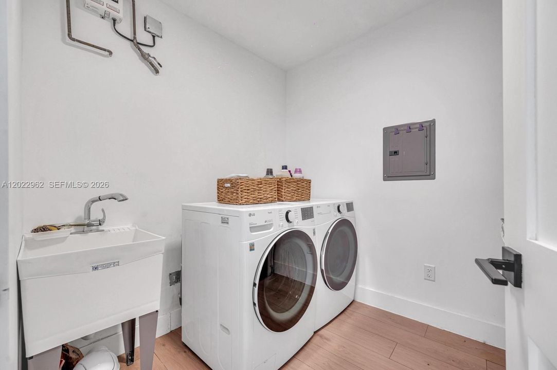 В аренду: $8,995 (4 спален, 3 ванн, 2075 Квадратных фут)