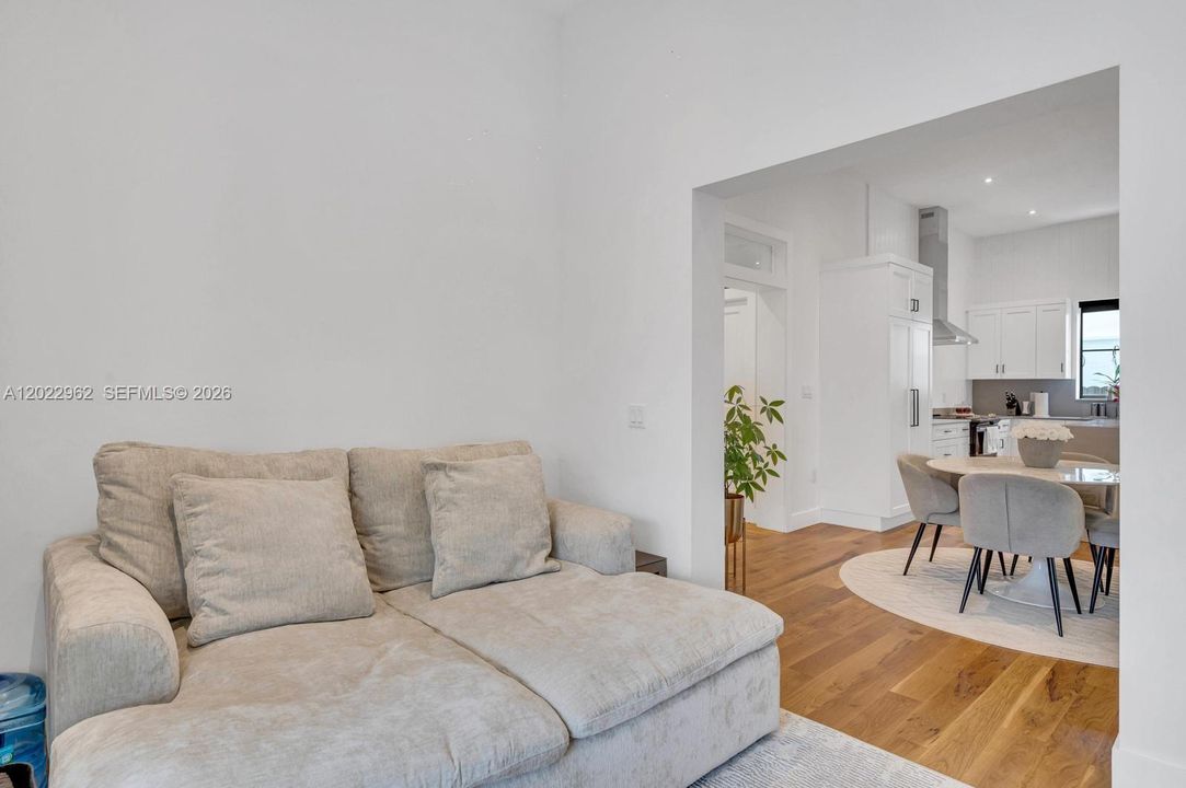 В аренду: $8,995 (4 спален, 3 ванн, 2075 Квадратных фут)